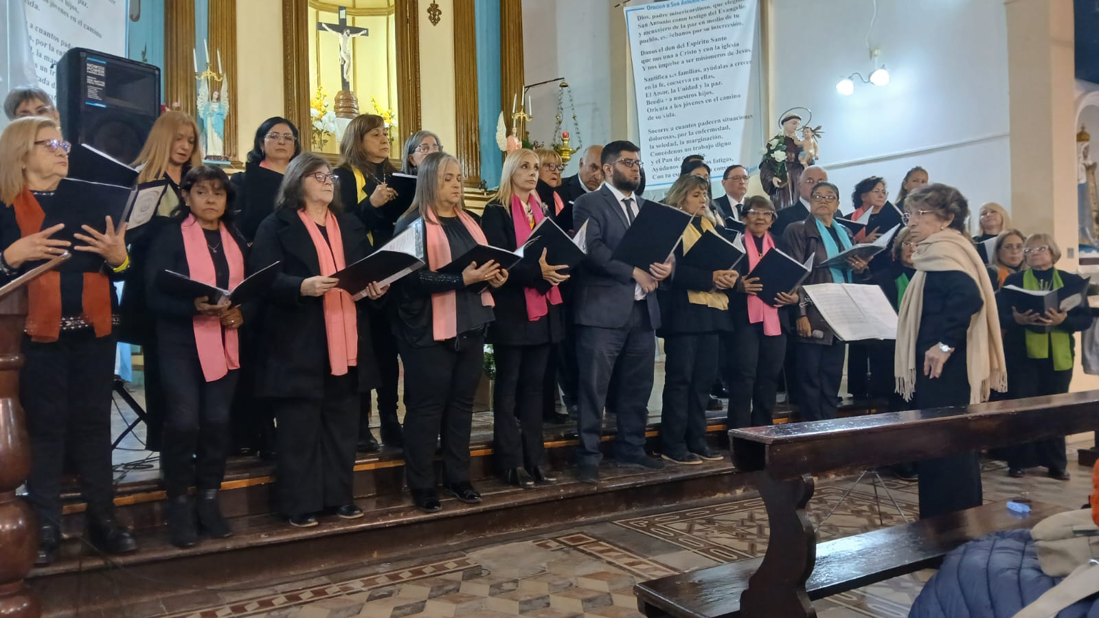 EL CORO POLIFÓNICO MUNICIPAL SE HIZO PRESENTE EN LAS  PATRONALES DE SAN ANTONIO EN CAROLINA